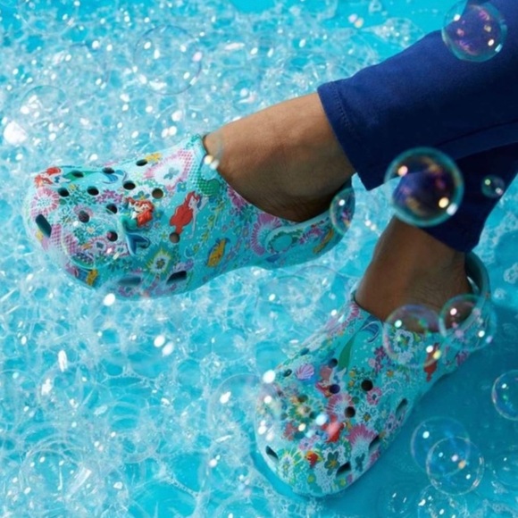 Crocs Classic Disney X Vera Bradley Little Mermaid clogs NWT M-4 W-6 2 available - Picture 2 of 9